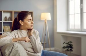 hairline cracks in teeth symptoms albany